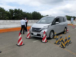 正しい運転姿勢